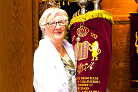 Rabbi holding the Torah